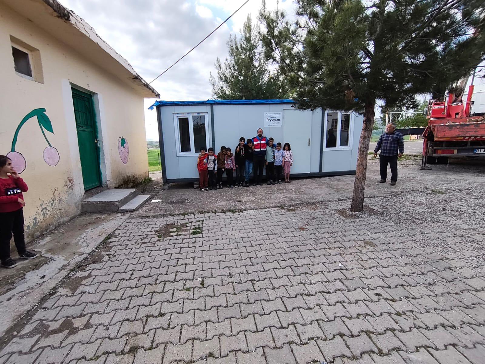 Okullara 44 Konteyner Desteği