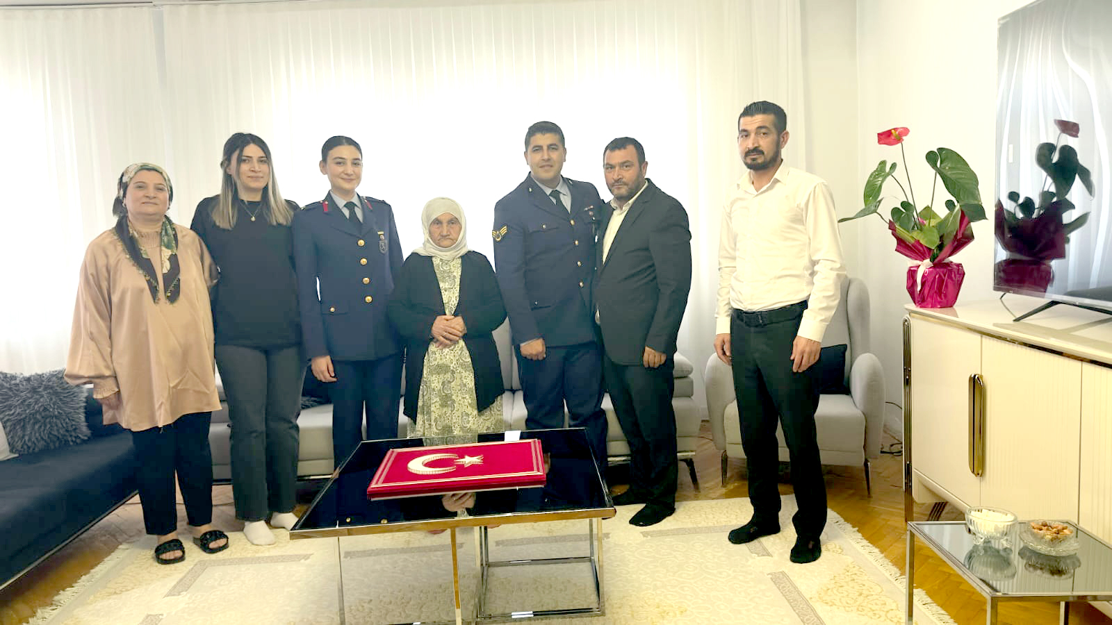 Şehit Ailelerine Anneler Günü’nde Anlamlı Ziyaret