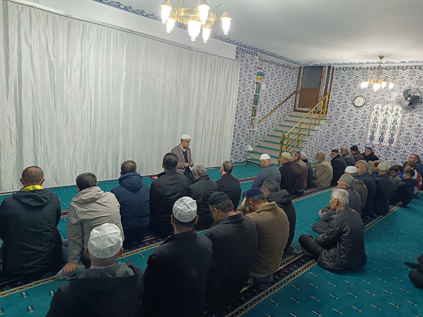 Sokak Köpekleri Toplandı, Sabah Namazına Katılım Arttı