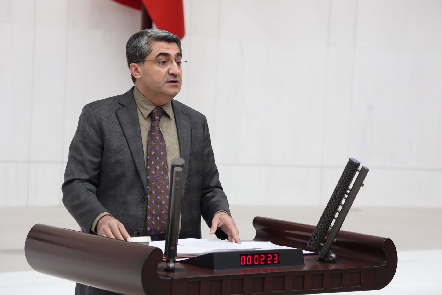 Vekil Ekmen’den 1 Mayıs Mesajı: Yoksulluğun Gölgesinde Bir 1 Mayıs Daha