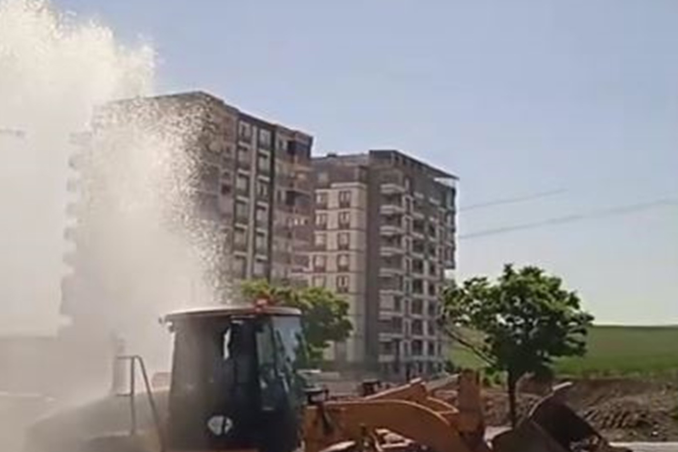 Yol Çalışması Sırasında Su Hattı Zarar Gördü