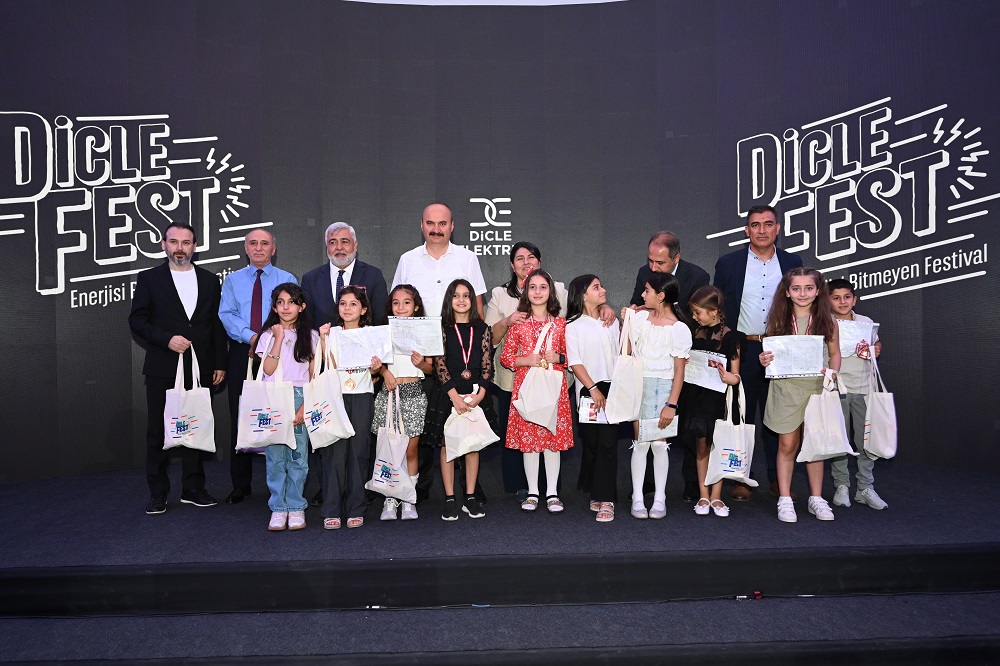 DicleFest’te Öğrencilere Karne Sürprizi