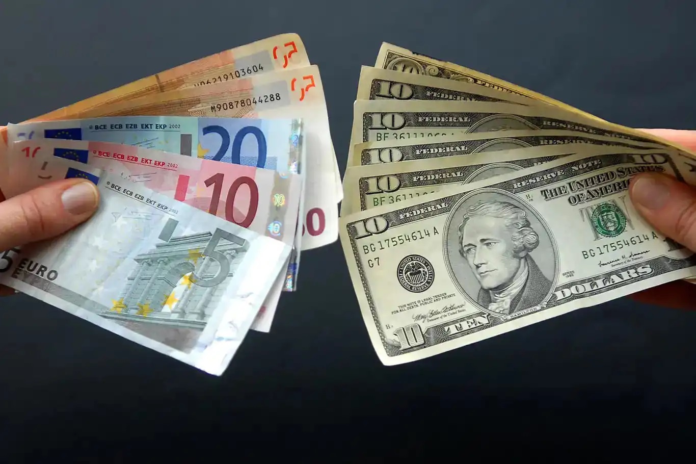 Dolar ve Euro Güne Yükselişle Başladı
