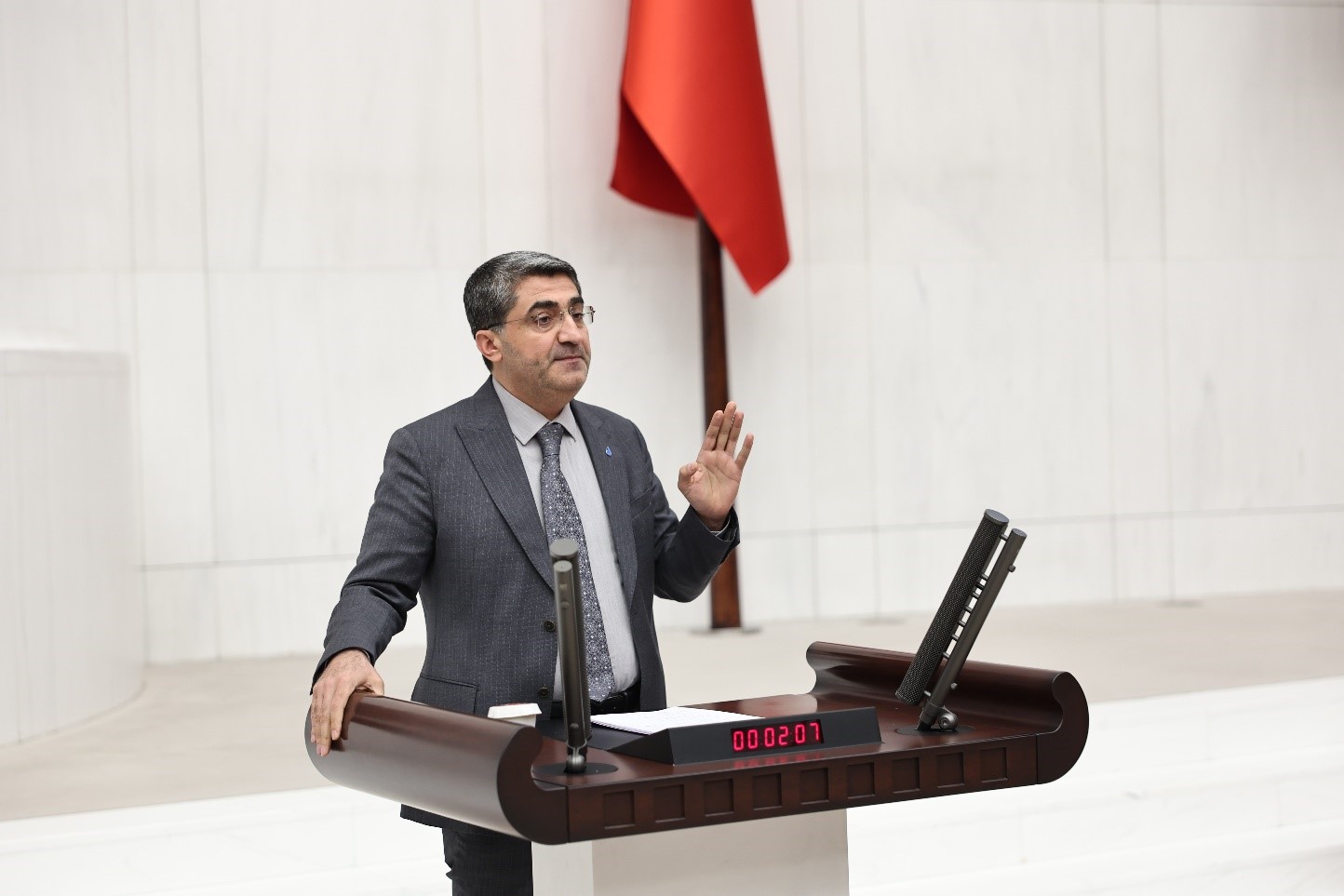 Ekmen, “Zirai Don ve Kuraklık Karşısında Sessizlik Sürüyor”