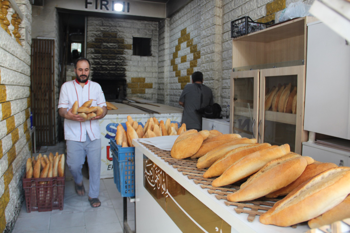 Fırın Ustalarının Zorlu Sıcakla Mücadelesi Sürüyor