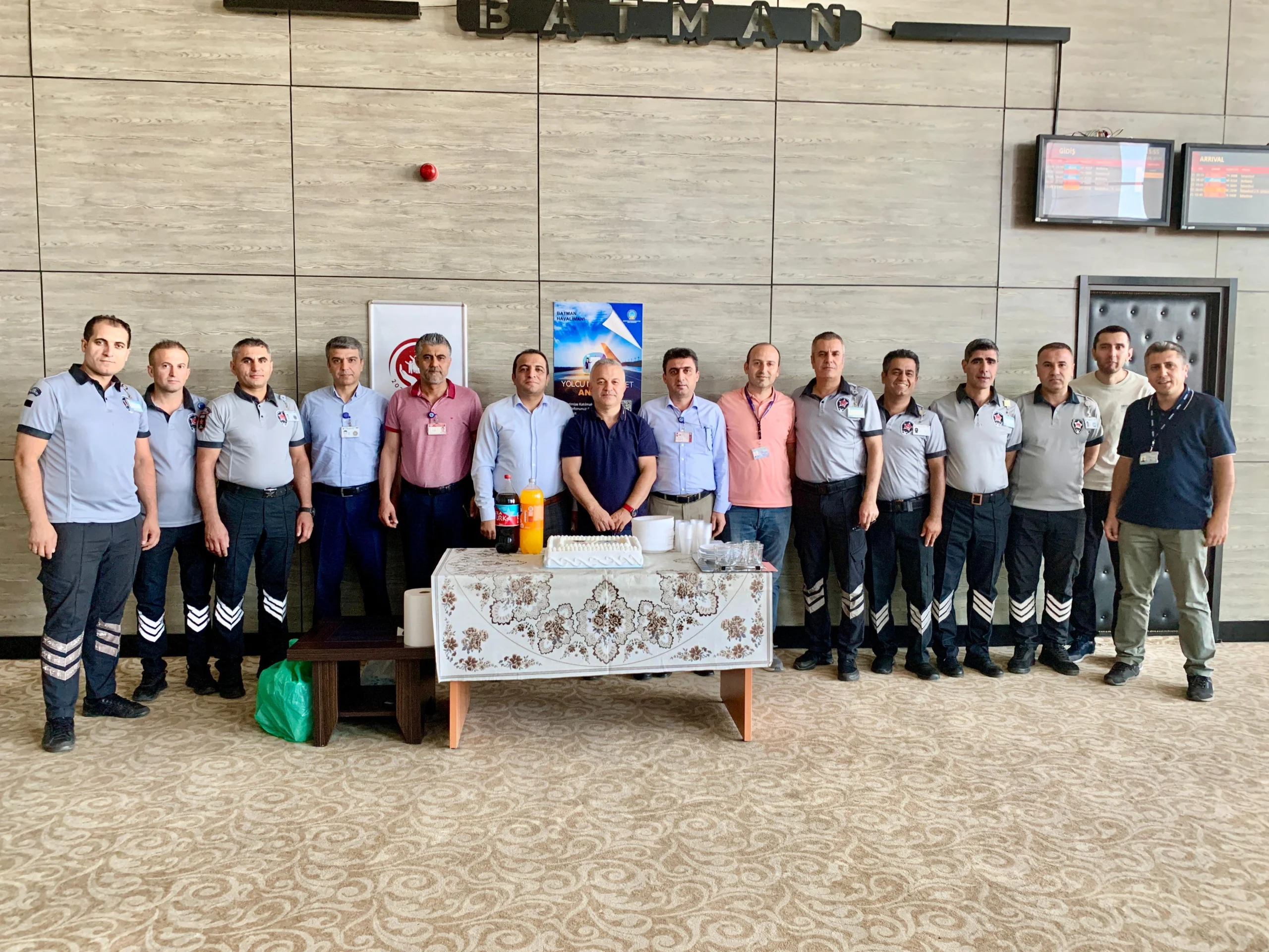 Güvenlik Görevlilerine Anlamlı Kutlama