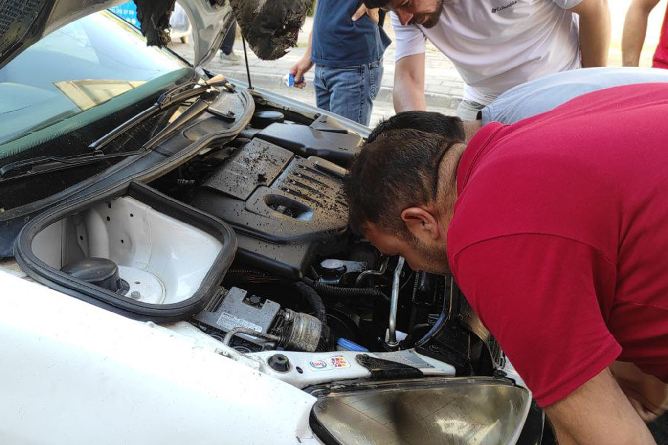 Otomobilde Küçük Çaplı Patlama Yaşandı
