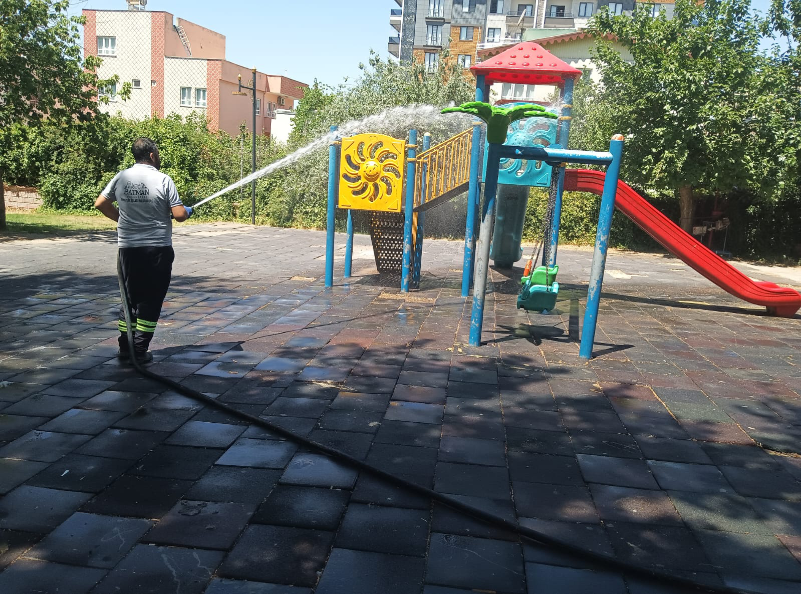 Parklarda Yaz Temizliği Başladı