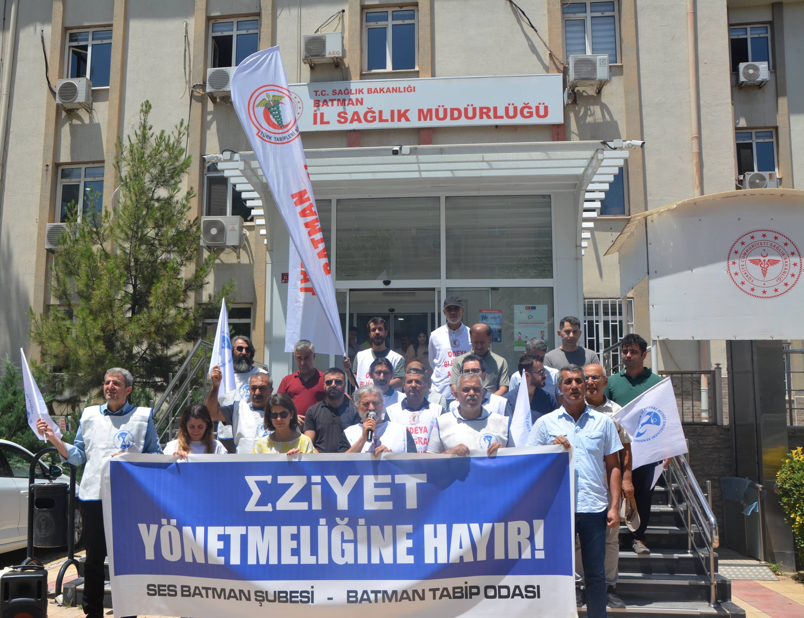 Sağlık Emekçilerinden Maaş Kesintilerine ve Sorunlara Tepki