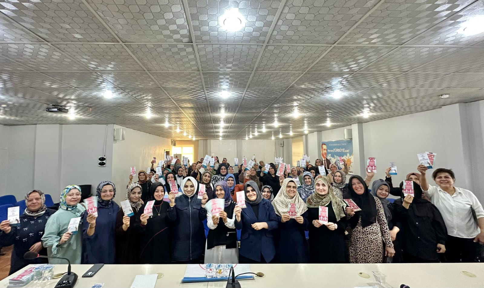 AK Parti Kadın Kolları’ndan Koruyucu Aileye Destek