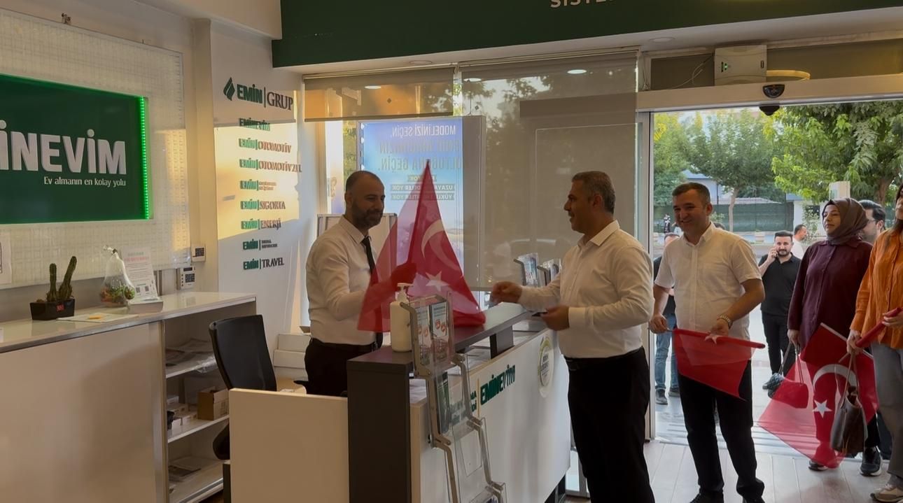 AK Parti’den Bayrak Seferberliği