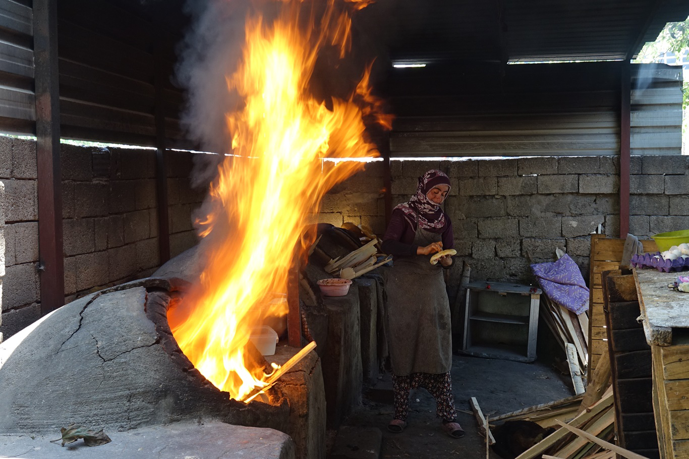 Batmanlı Kadınların Tandır Ekmeğiyle Zorlu Geçim Mücadelesi