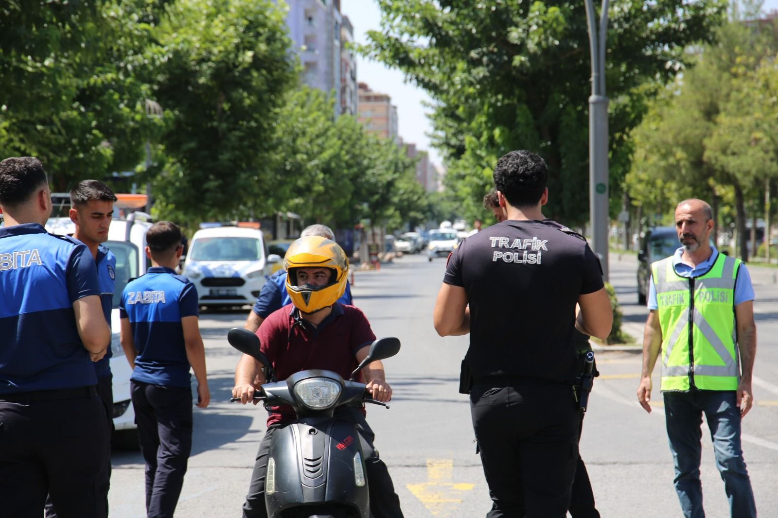 Kaldırımda Motosiklet Kullananlara Ceza