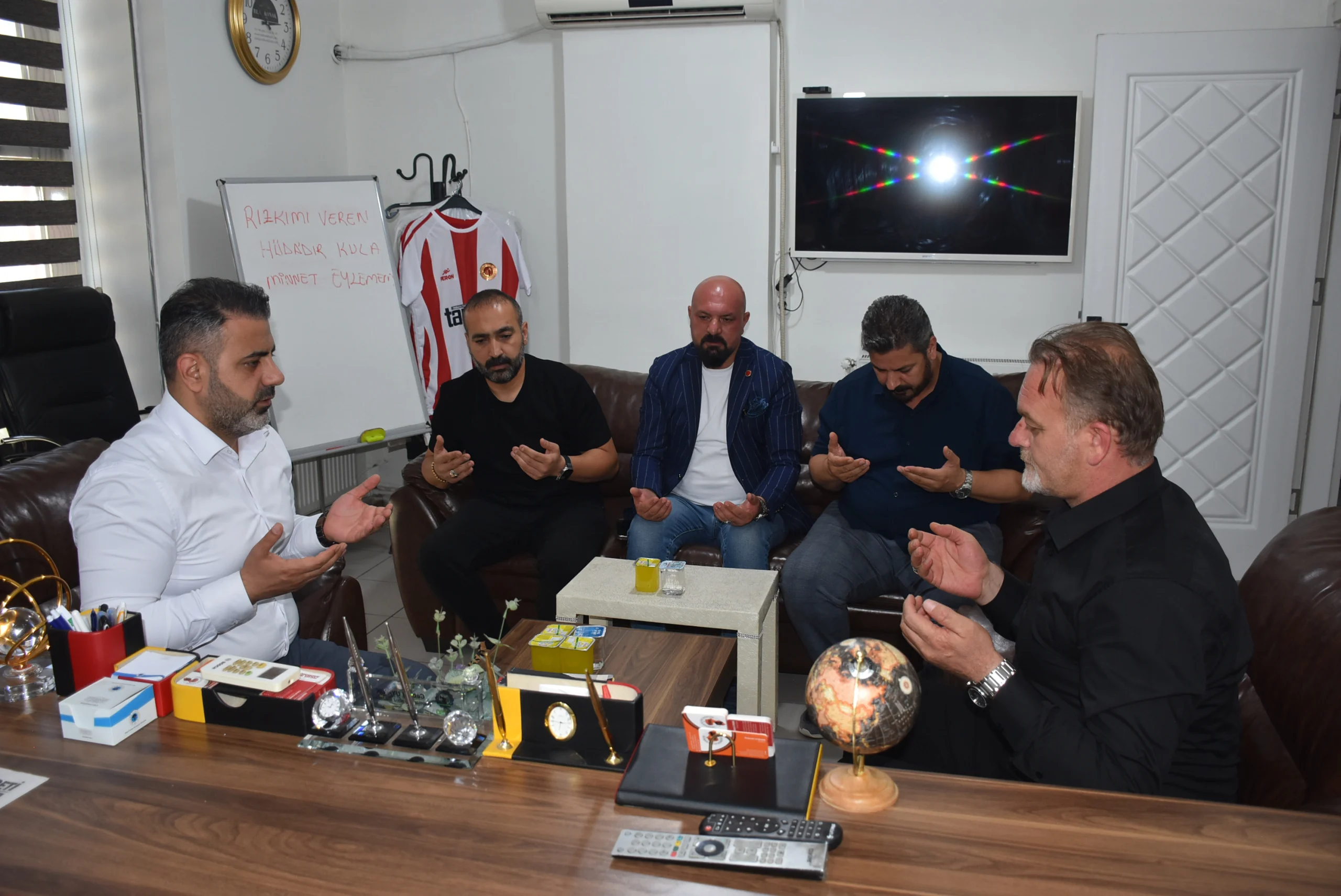 MHP’den Uyanık’a Taziye Ziyareti