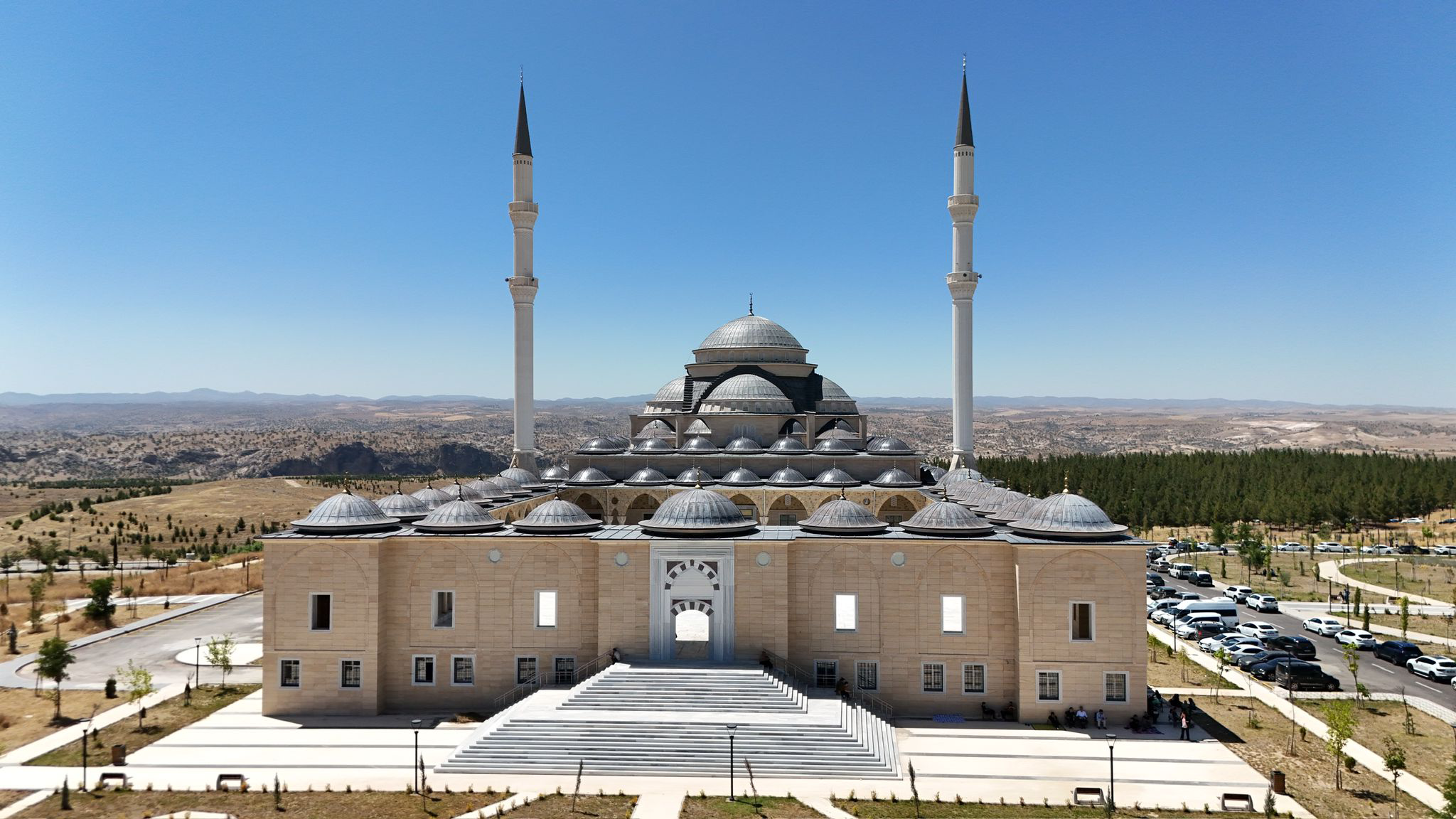 Üniversite Camii Açılışa Hazırlanıyor