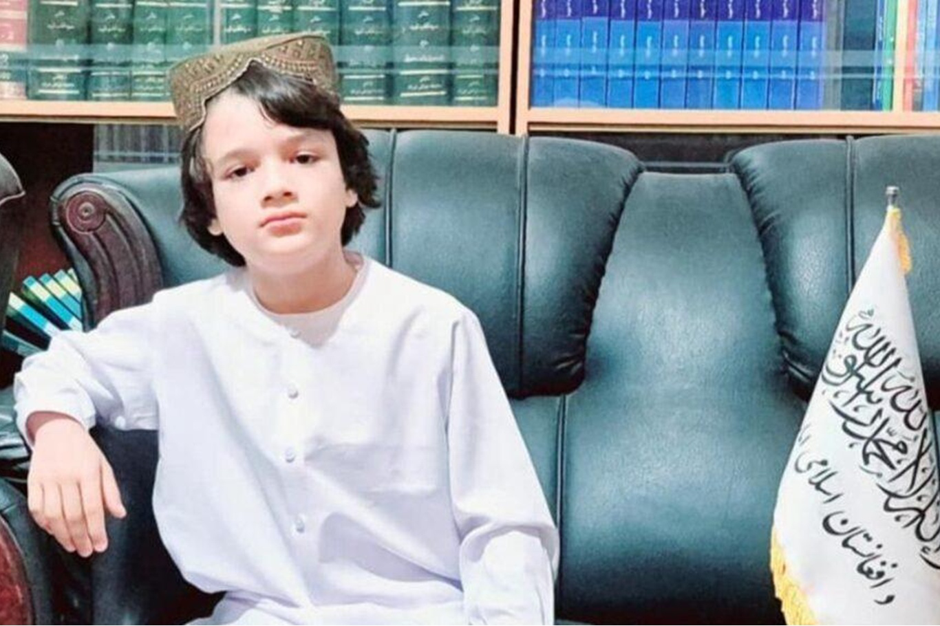 9 Yaşındaki Afgan Çocuğu 8 Dili Birden Konuşuyor