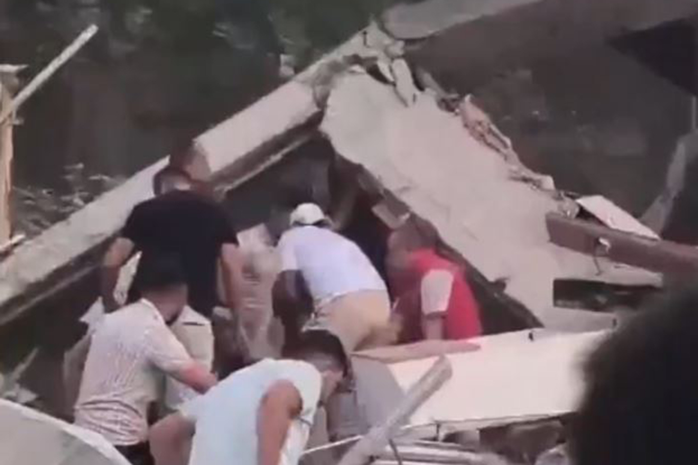 Balıkesir Sındırgı’da Deprem: 10 Binada Yıkım Meydana Geldi
