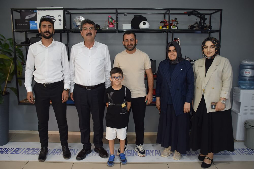 Nasıroğlu, Robotik Kodlama Atölyesini Ziyaret Etti