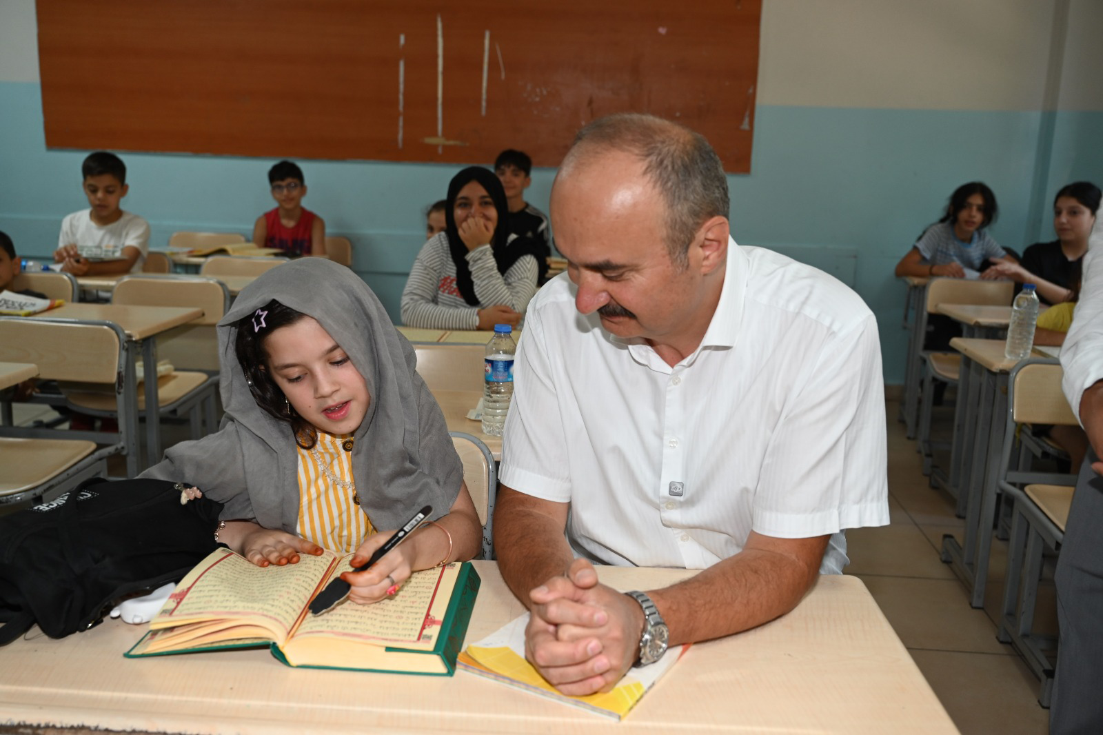 Vali Canalp, TÜGVA Yaz Okulu Öğrencilerini Ziyaret Etti