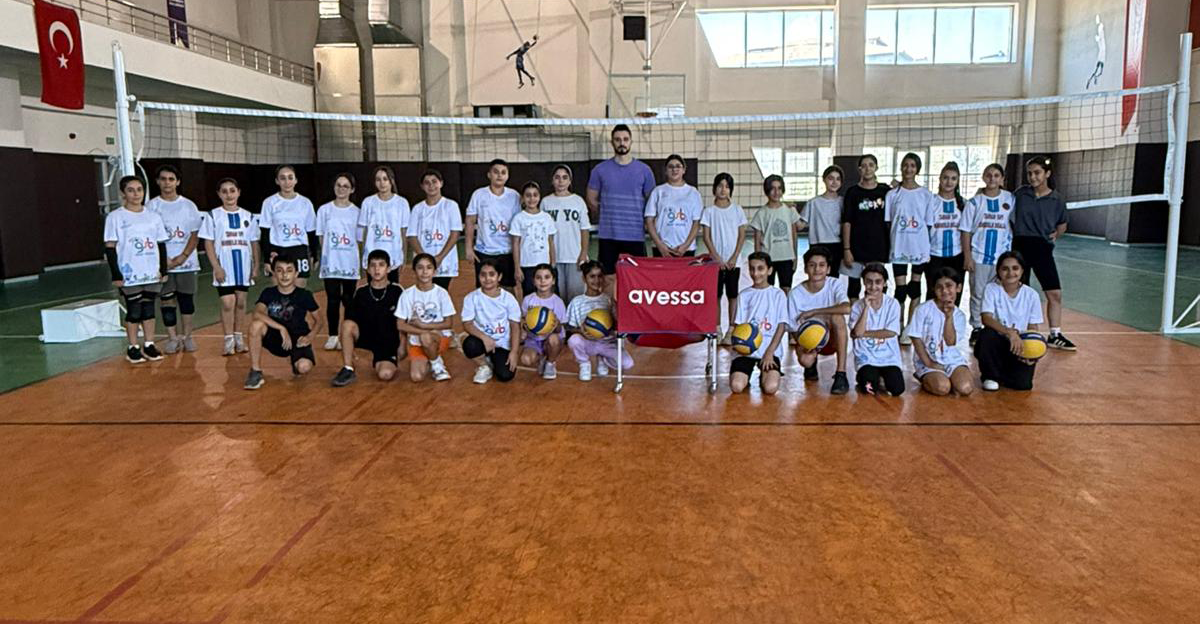 Yaz Spor Okulları Voleybol Kurslarıyla Hareketlendi