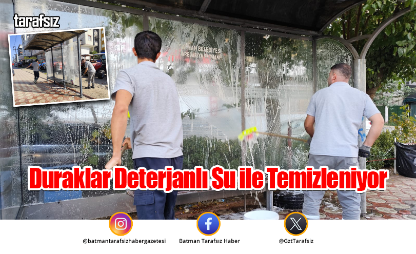 Duraklar Deterjanlı Su ile Temizleniyor