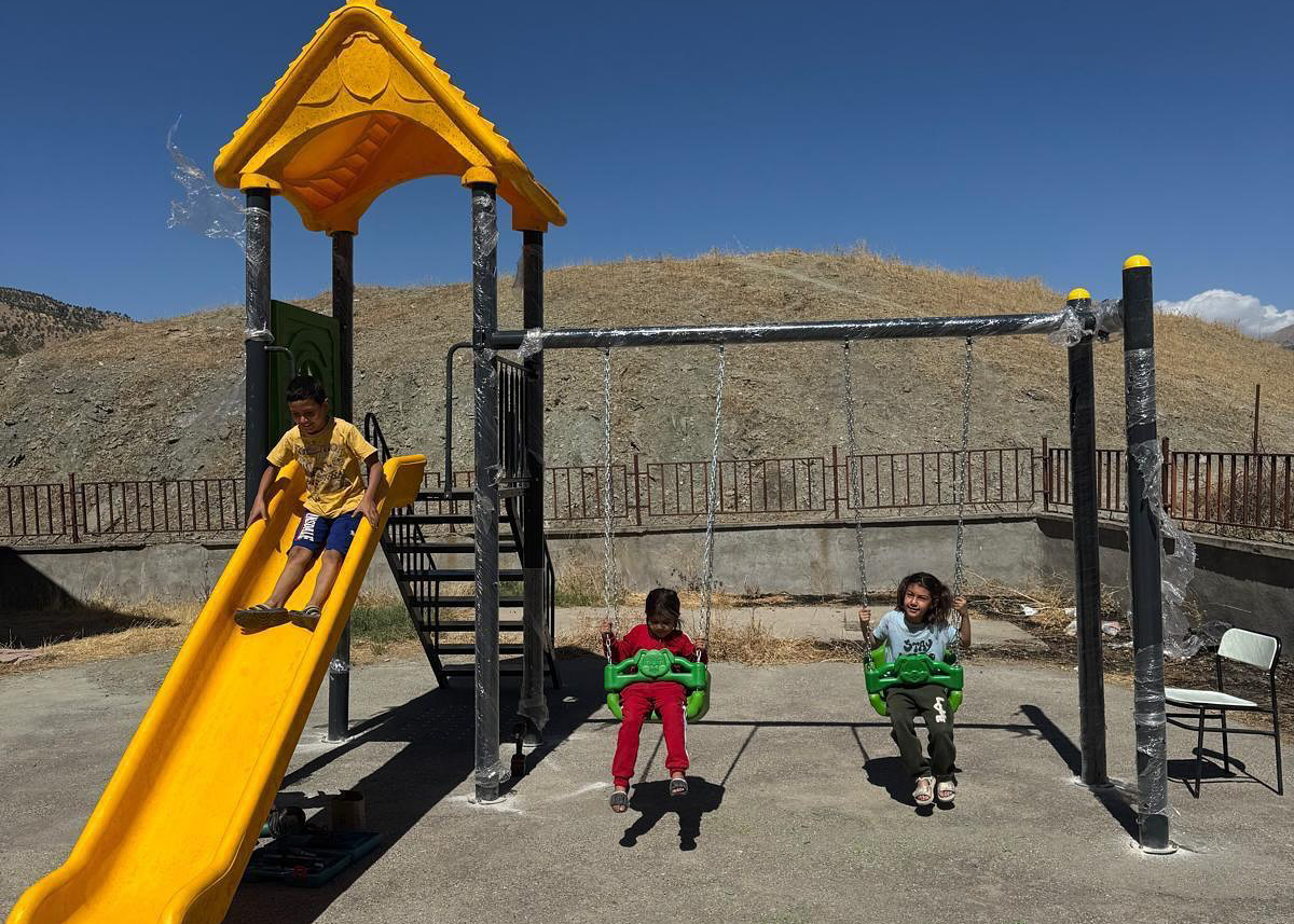 7 Okula Yeni Çocuk Oyun Parkları Kuruldu