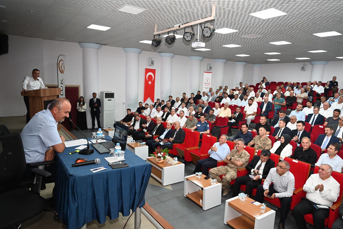 Divan Toplantısı Vali Canalp Başkanlığında Yapıldı