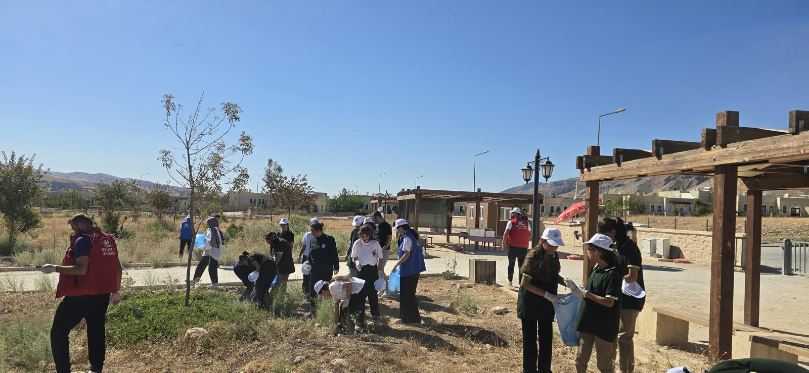 Hasankeyf Gençleri Tarihi Mekânda Temizlik Yaptı