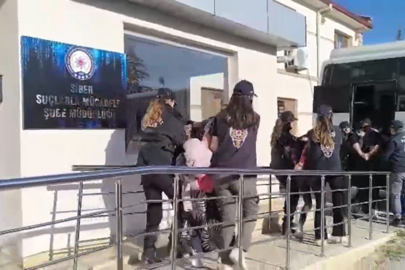 Konya Merkezli 6 İlde Dolandırıcılık Operasyonu