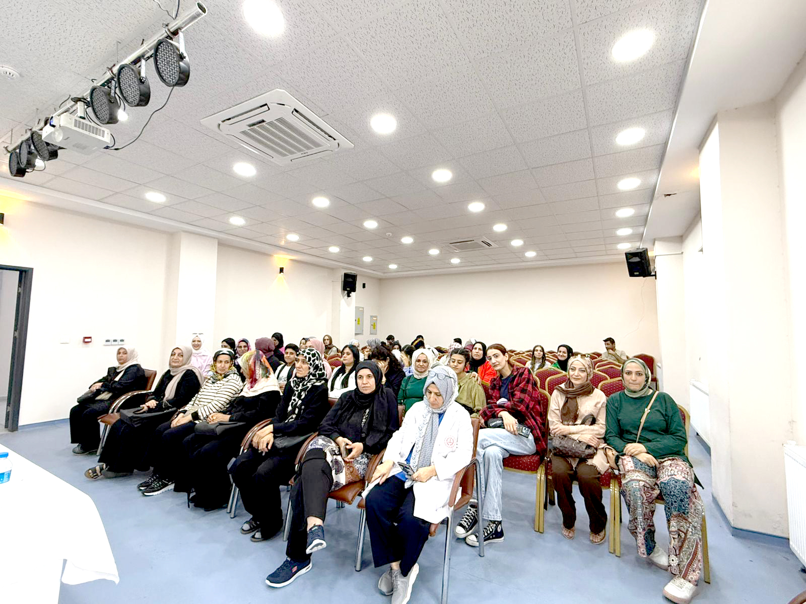 Kursiyerlere Kanser Farkındalık Semineri Verildi