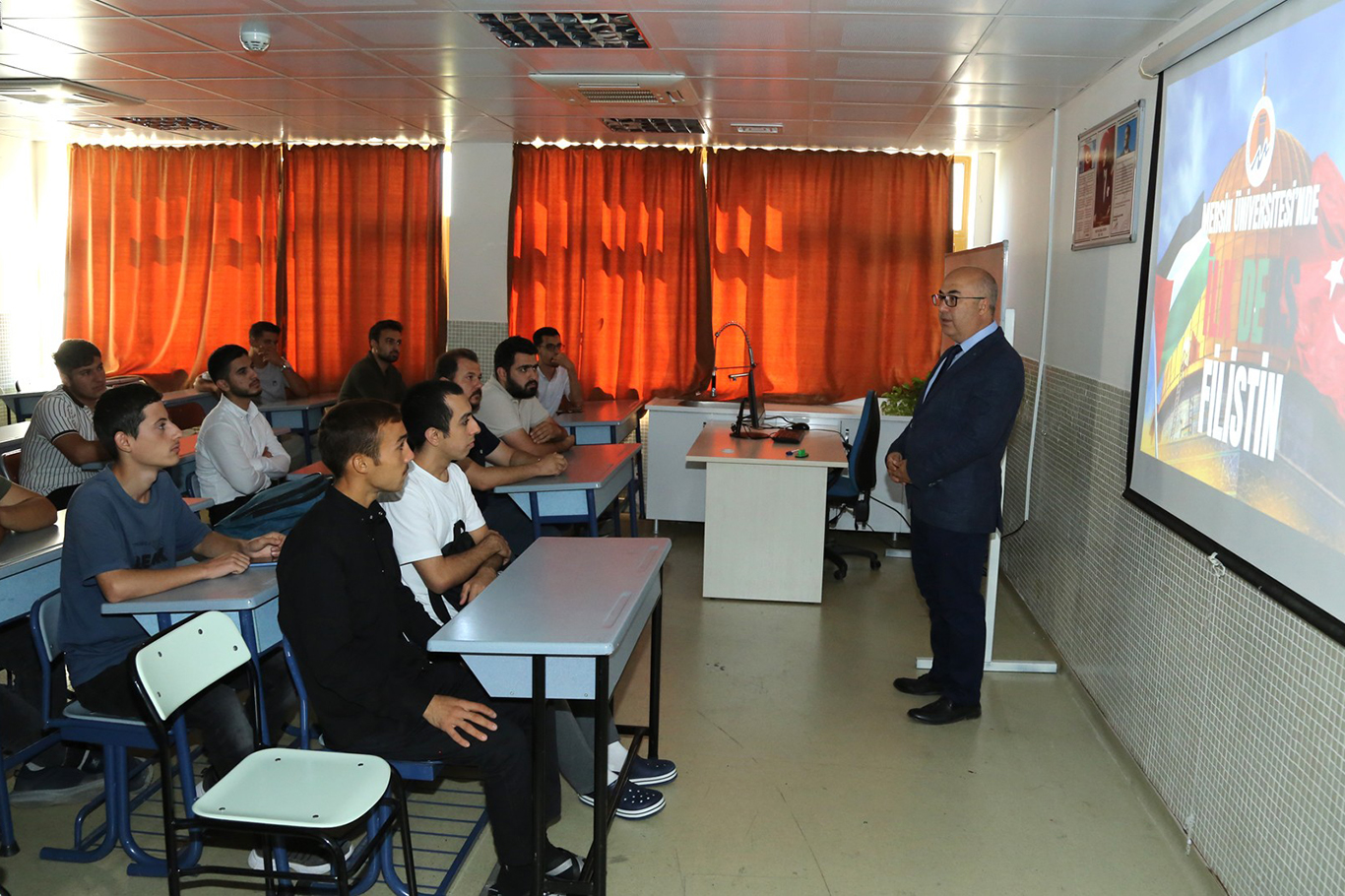 Mersin Üniversitesi İlahiyat Fakültesi akademik yılına “İlk Ders Filistin” temasıyla başladı