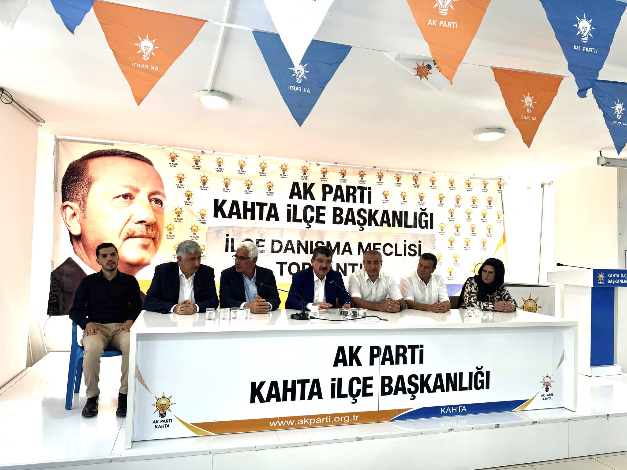 Milletvekili Nasıroğlu Kahta’da Teşkilatla Bir Araya Geldi