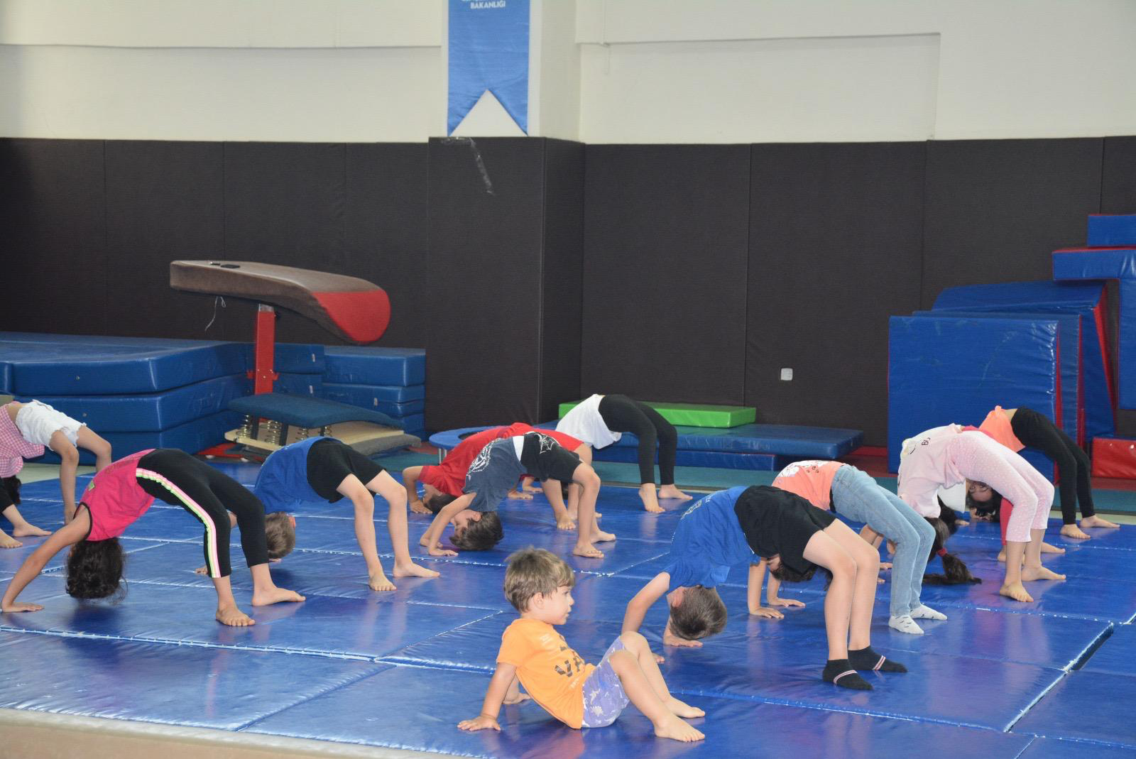 Miniklere 6 Gün Cimnastik Eğitimi