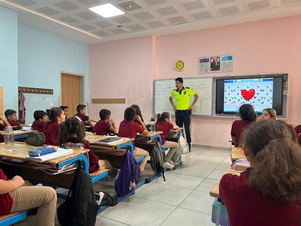 Öğrencilere Trafik Bilinci Eğitimi Verildi
