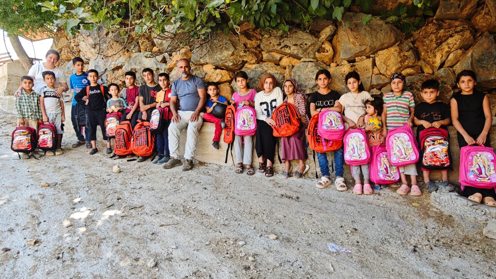 Türkiye Kardeşlik Birliği’nden Kırtasiye Yardımı