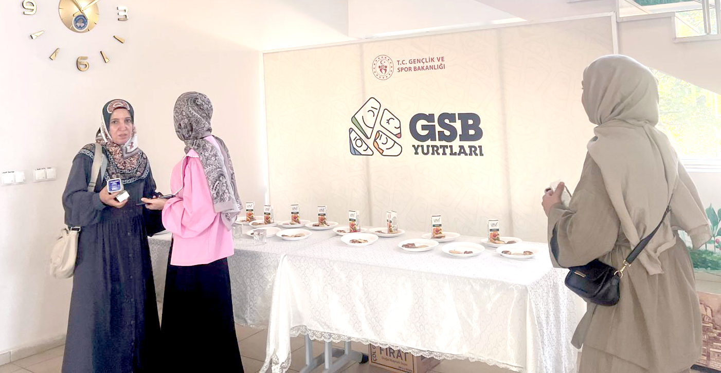 Yurtlarda Öğrencilere İkramlı Karşılama