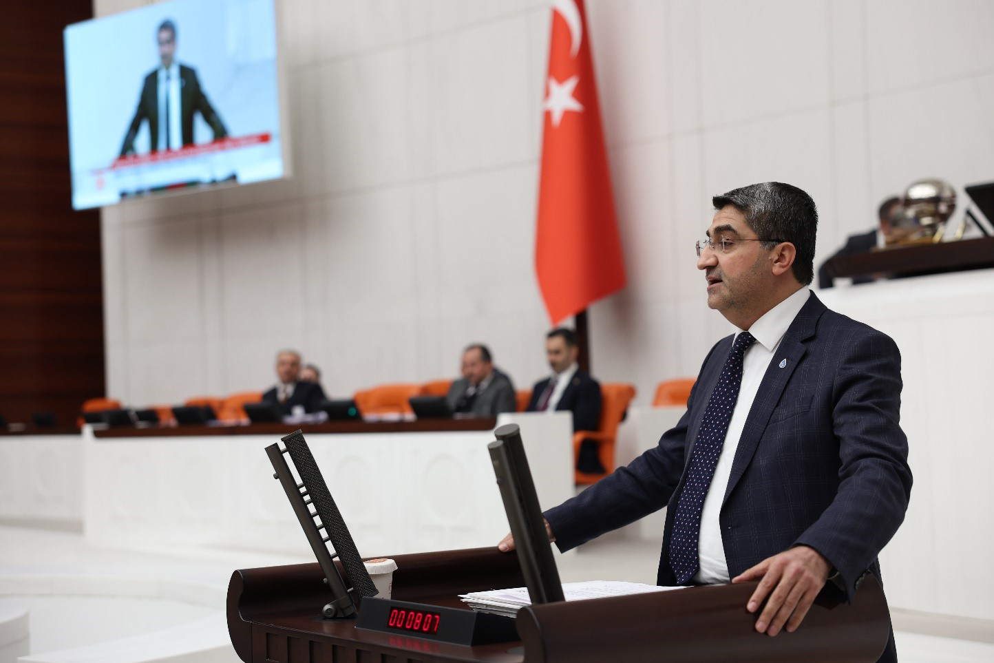 Ekmen: “Belirsizliğin Giderilmesi Toplumsal Güven Açısından Elzemdir”