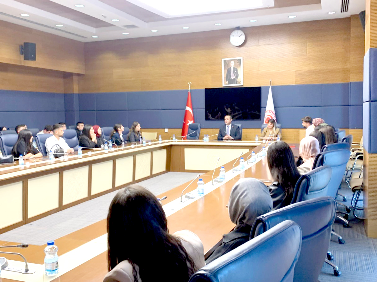 Ramanlı, Erciyes Üniversitesi Öğrencilerini TBMM’de Ağırladı