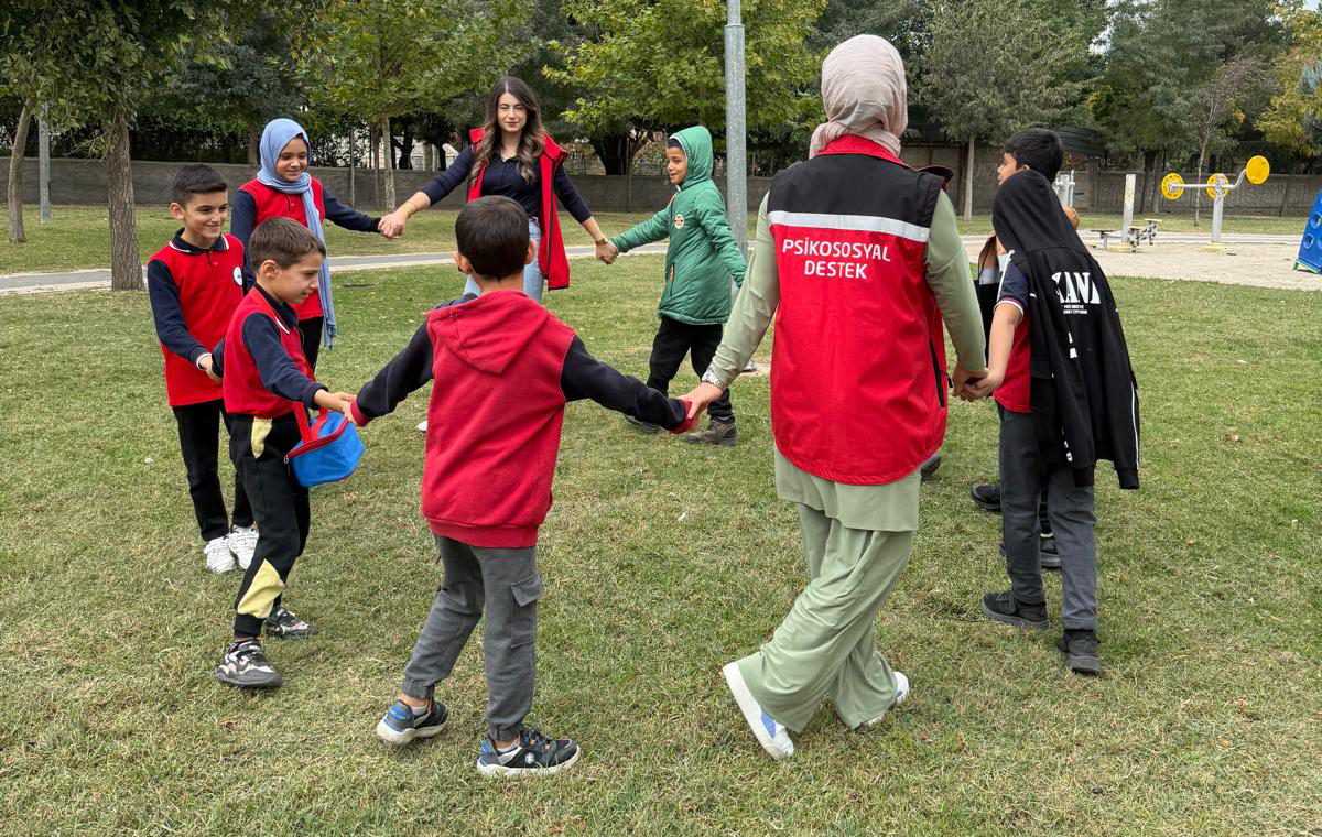 Sosyal Hizmet Merkezi’nden Çocuklara Parkta Eğlenceli Etkinlik