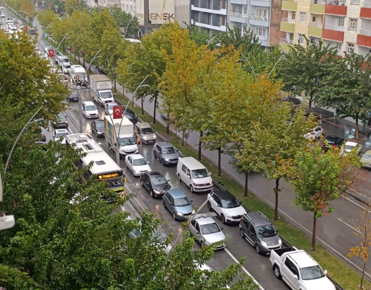 Batman’da Yağışın Etkisiyle Günlük Hayat Aksadı