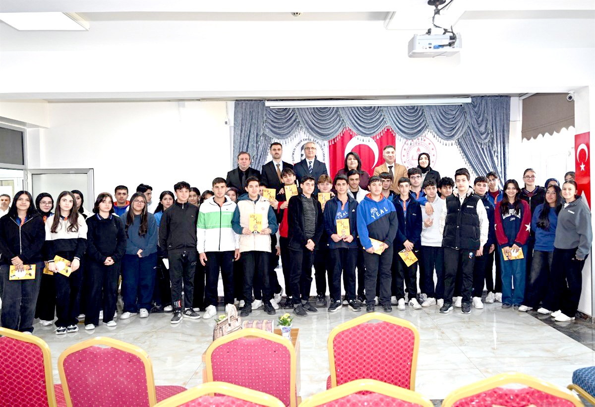 Dr. Ayten Canalp, Yunus Emre Anadolu Lisesi Öğrencileriyle Buluştu