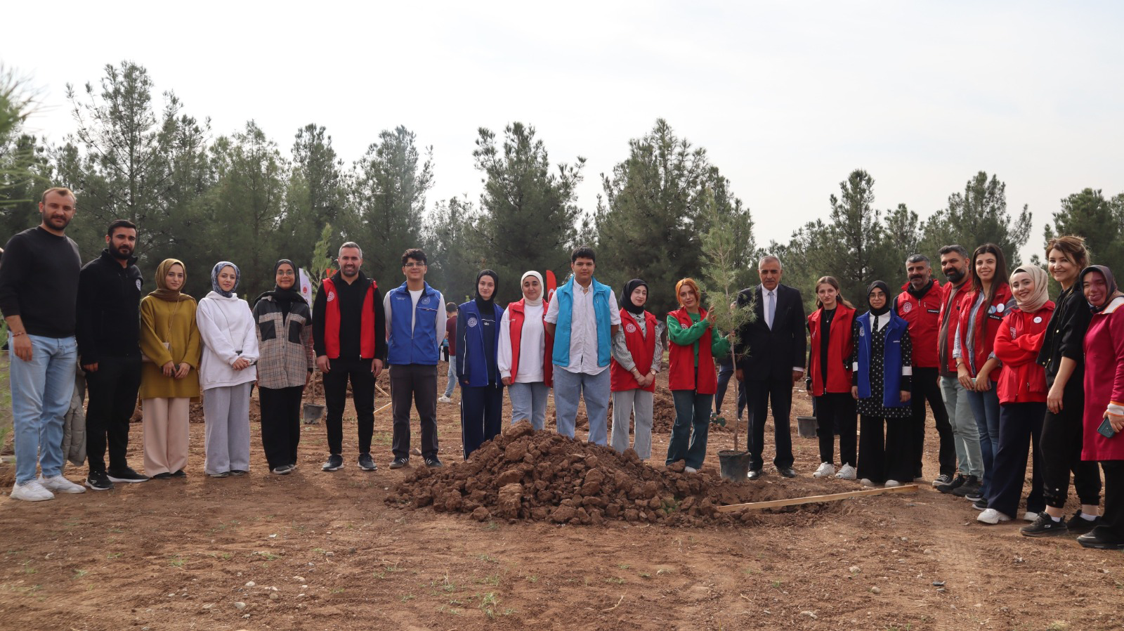 Gençler Geleceğe Fidan Ekti