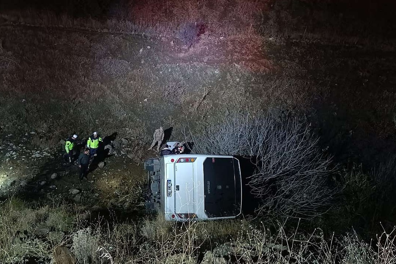 Şirvan’da Maden İşçilerini Taşıyan Servis Uçuruma Yuvarlandı: 15 Yaralı