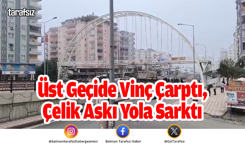 Üst Geçide Vinç Çarptı, Çelik Askı Yola Sarktı
