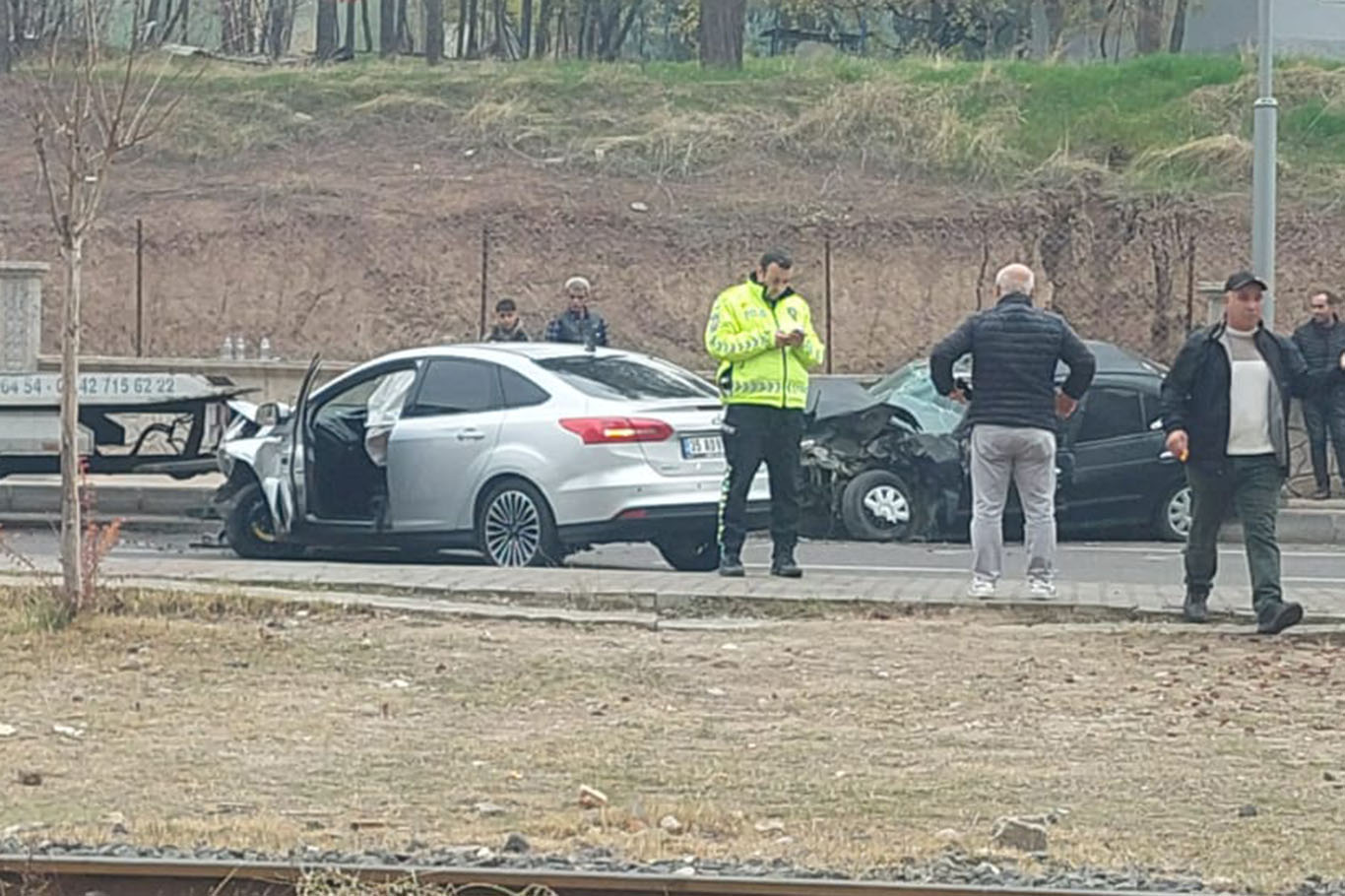 Batman’da İki Araç Çarpıştı: 3 Yaralı