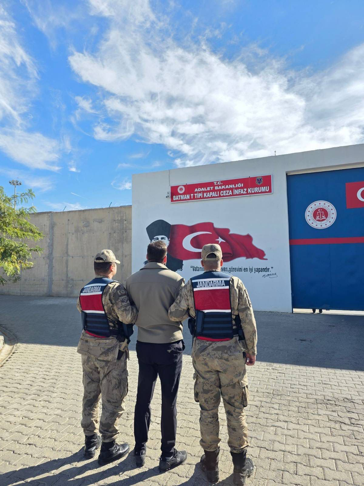 Jandarmadan Suçlulara Darbe: 21 Kişi Yakalandı