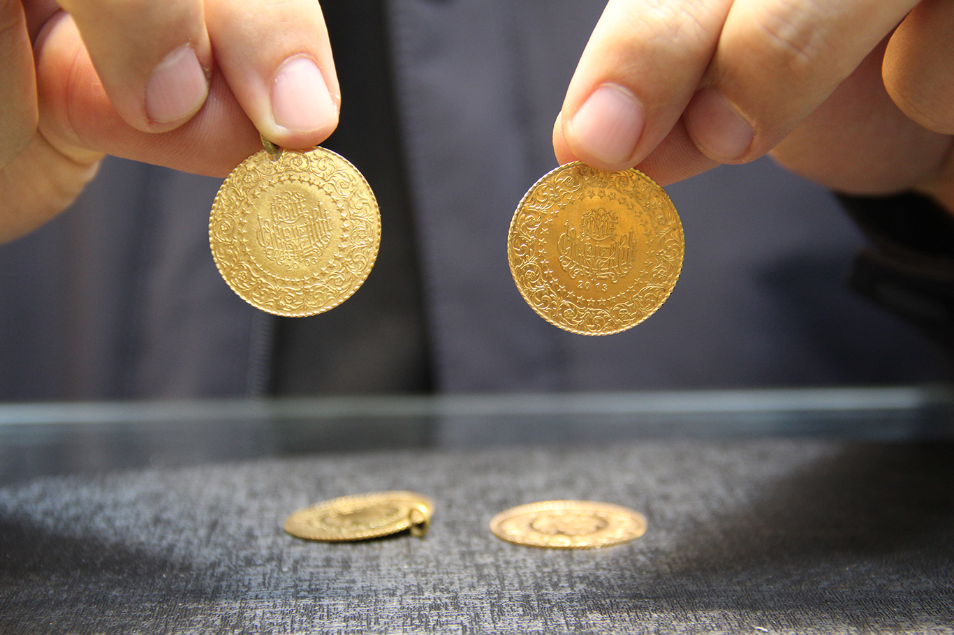 Altın Dalgalandı, Piyasada Bekleyiş Başladı