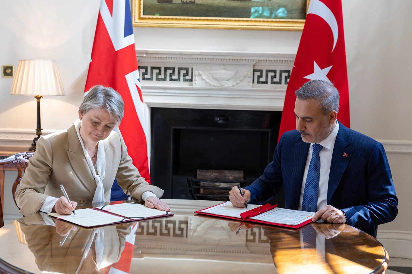 LONDRA’DA TARİHİ İMZA: TÜRKİYE VE İNGİLTERE ARASINDA YENİ STRATEJİK DÖNEM BAŞLADI!