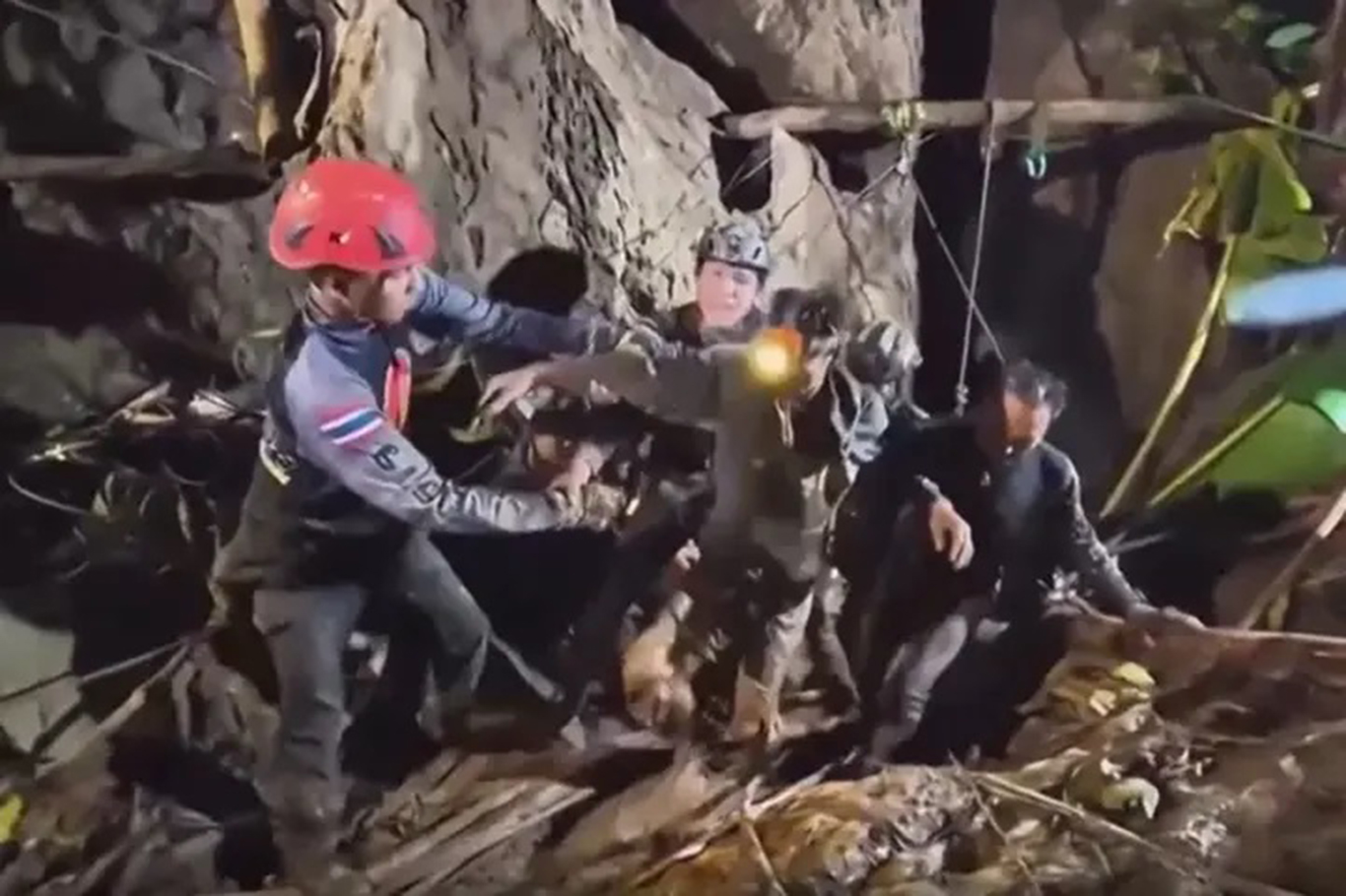 Laos’ta Mağara Mucizesi: 10 Gün Sonra 5 Kişi Kurtarıldı, 2 Kişi Aranıyor!