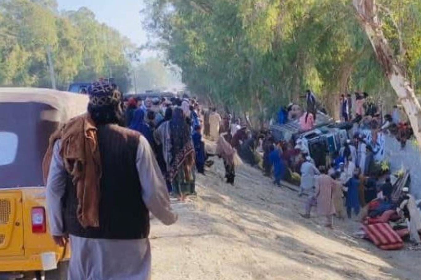 Mültecileri Taşıyan Kamyon Devrildi: 10’u Çocuk 22 Kişi Can Verdi